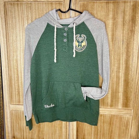 Milwaukee Bucks Basketball Women’s Hoodie - Picture 1 of 6